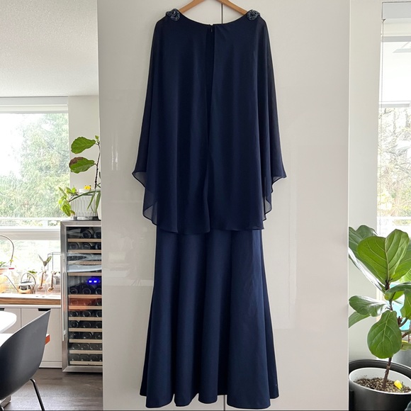 Evening gown by SLNY SZ 10 Navy Blue Beaded Shoulder Detail - Picture 2 of 6
